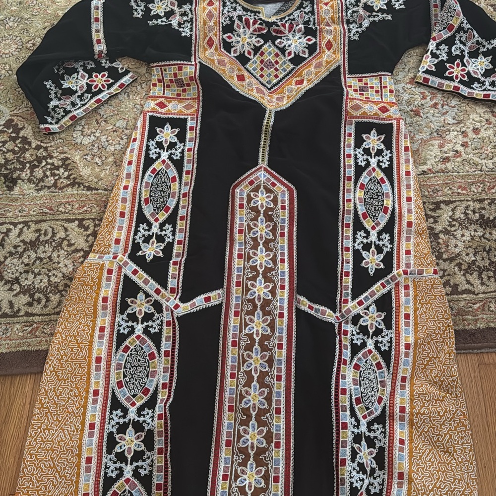 Palestinian Thowb size 2, Large. New and beautiful